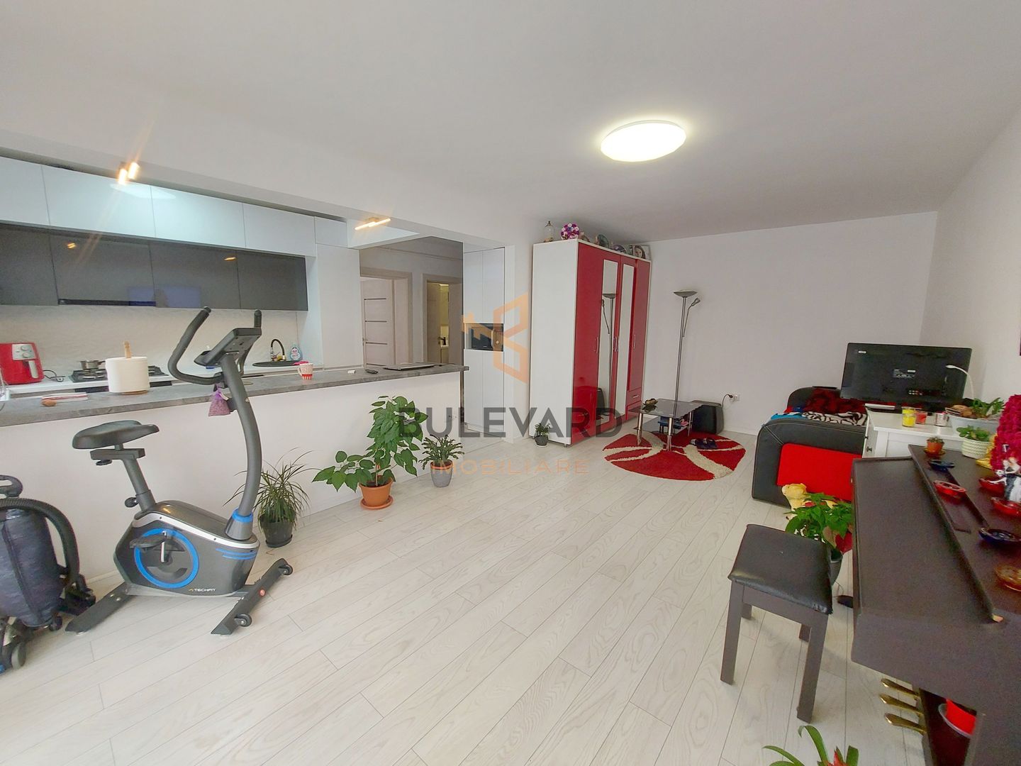 Apartament modern+ terasa de 21mp, parcare, zona Porii - Poză 3