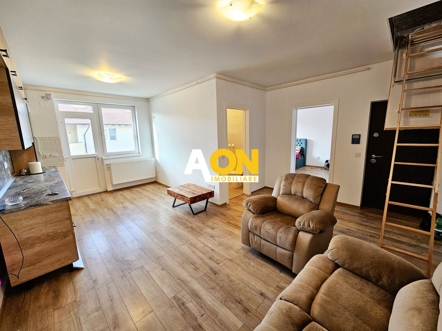 Apartament 3 camere, 2 bai, 67 mp + mansarda 90 mp + boxa + parcare - Poză 1