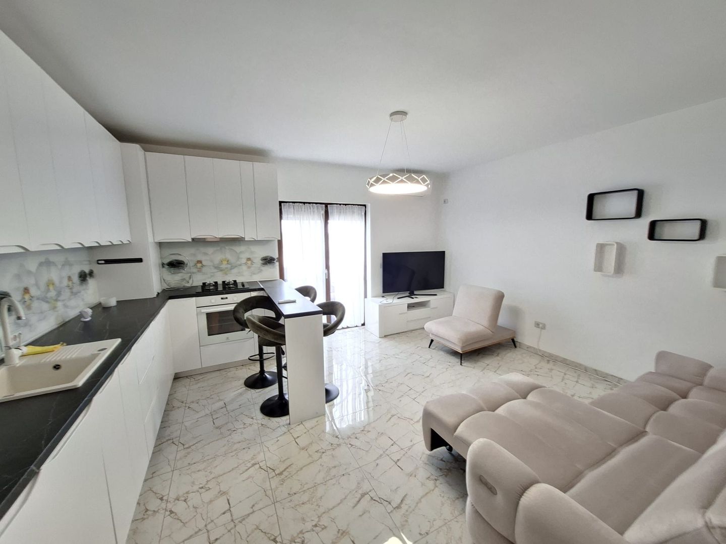 Apartament 2 camere în imobil nou la intrare în Giroc! - Poză 1