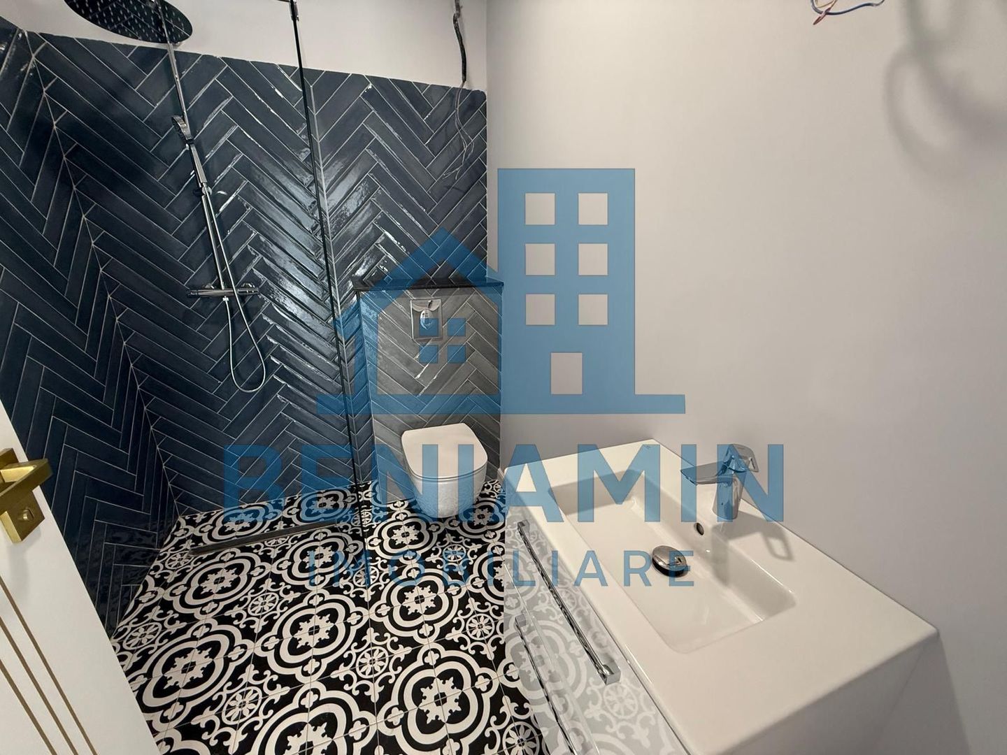 Casa Moderna-Damila-3 dormitoare-curte amenajata-La cheie-Asfalt - Poză 8