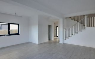 Duplex frumos cu arhitectura mediteraneana - Poză 1