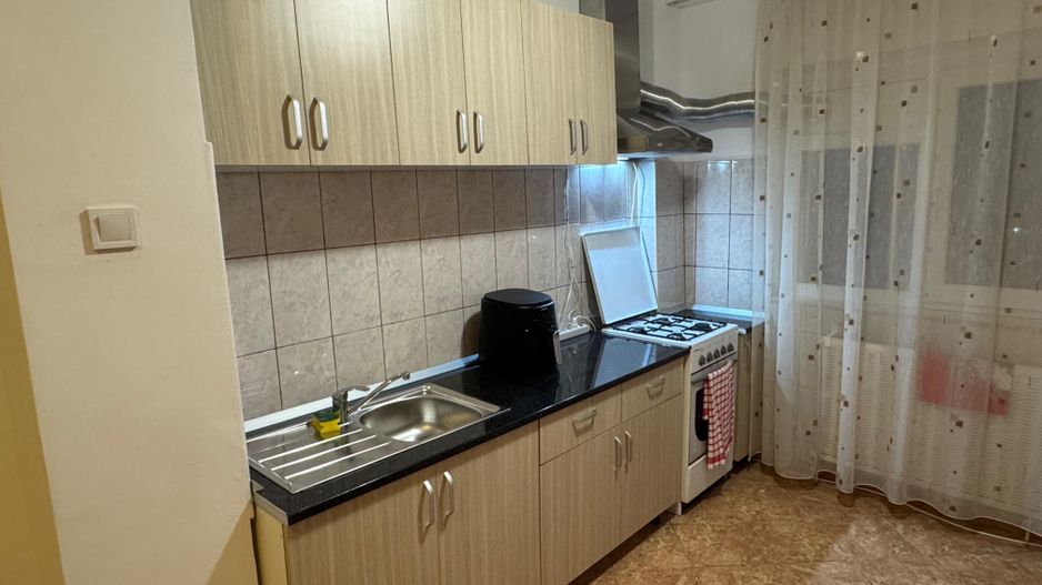 Apartament 2 camere renovat, lângă metrou Titan, mobilat și utilat - Poză 3