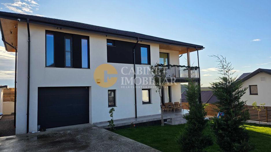 Casa spatioasa si moderna cu garaj, clasa energetica A, panouri solare - Poză 1