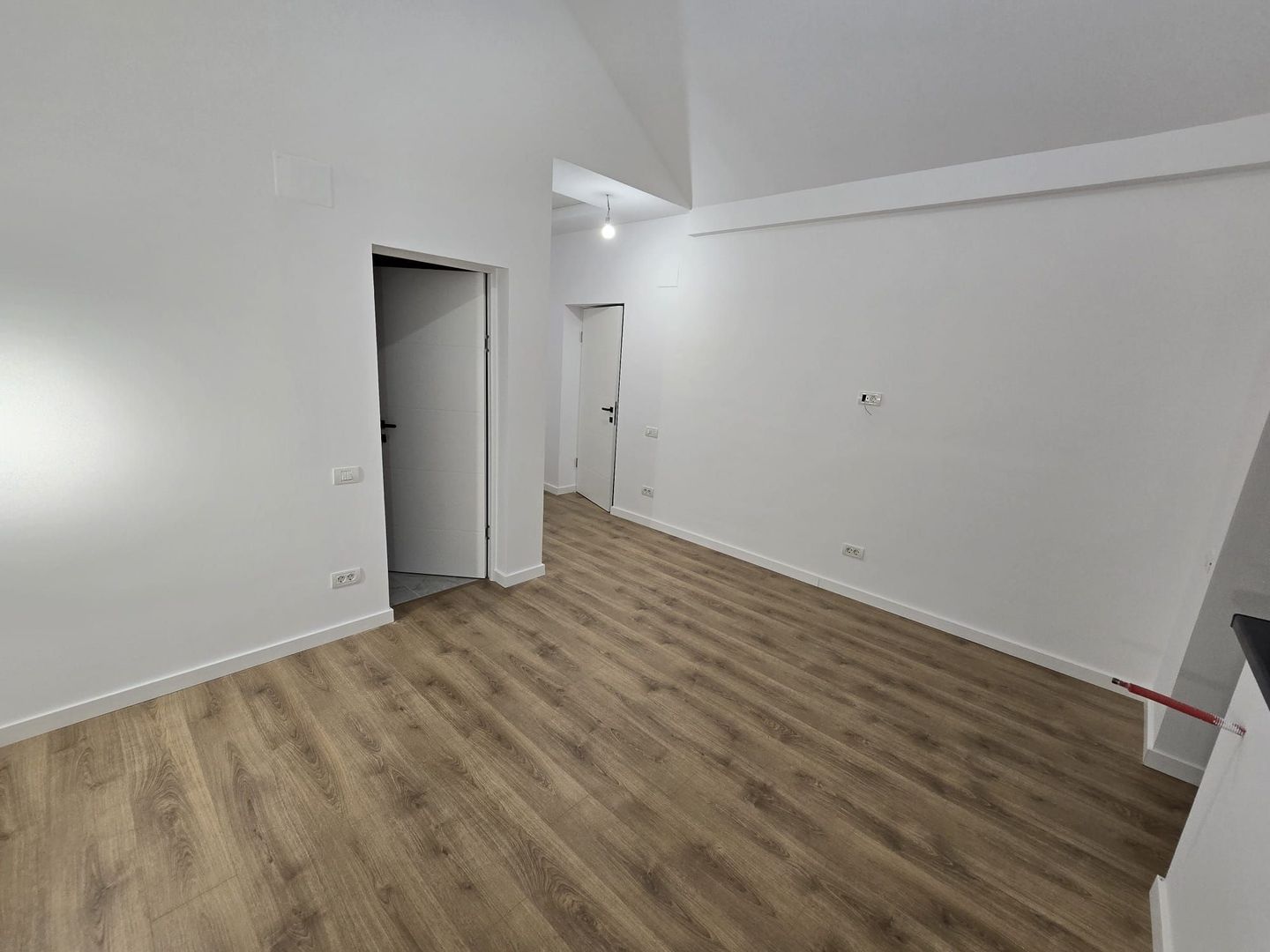 Apartament cu 4 camere 125 mp (4 garsoniere) la cheie + 60 mp pod - Busteni - Poză 19