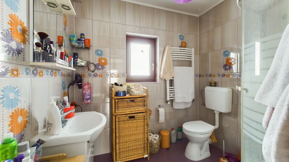 Casă Impresionantă Curte Generoasă Construcție de Calitate Berceni - Poză 16