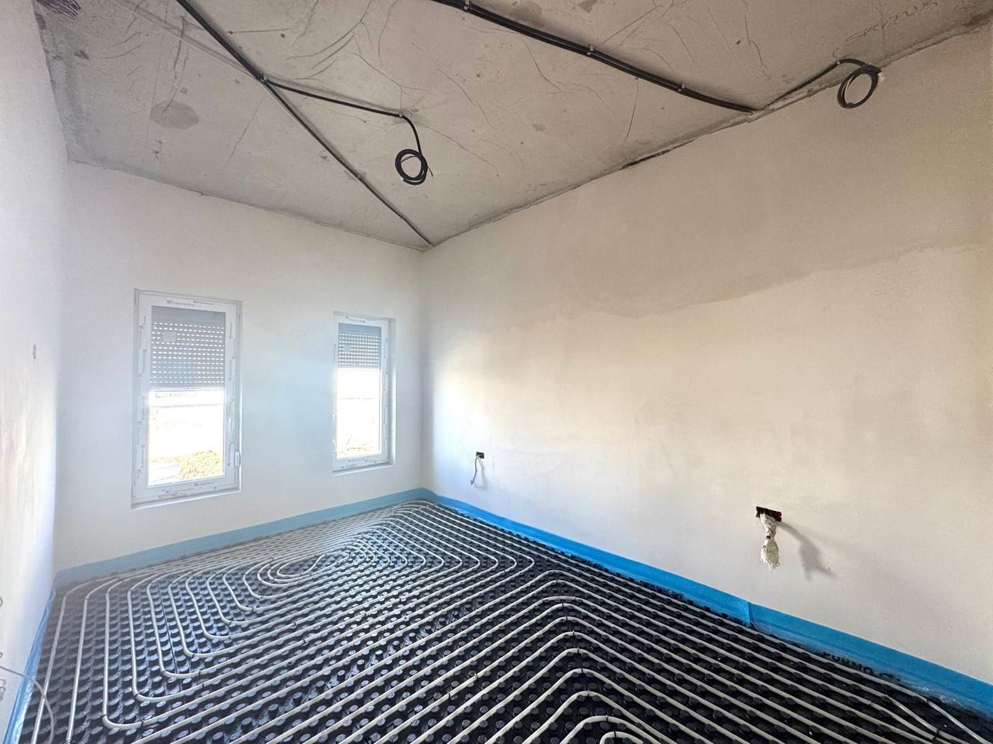 Duplex pe parter - 3 camere - teren generos -  Sacalaz - Poză 6