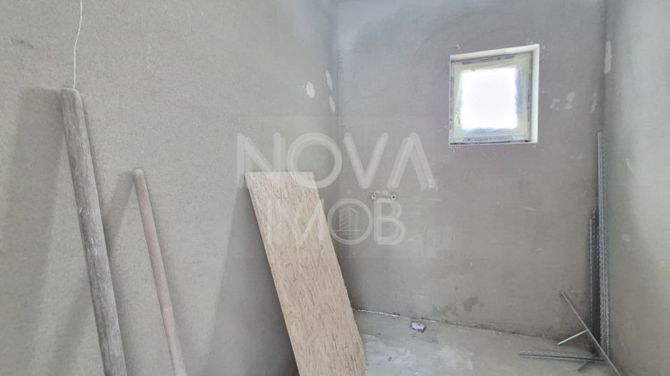Casa tip duplex, la alb - Sura Mica - COMISION 0 - Poză 9