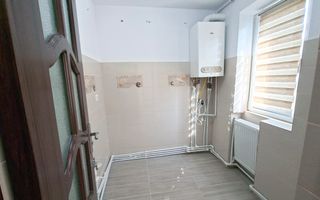 Apartament cu 2 camere, complet renovat, în zonă centrală din Tecuci - Poză 8
