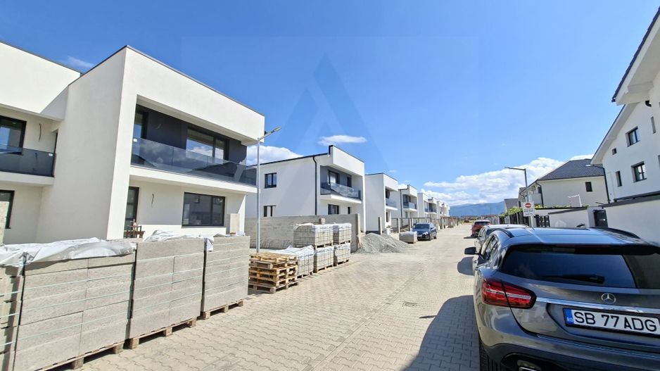 Casa moderna 4 camere 2 bai 2 balcoane si teren 140 mp in Arhitectilor - Poză 6