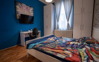 Apartament central de vânzare – la curte comună - Oradea - Poză 2