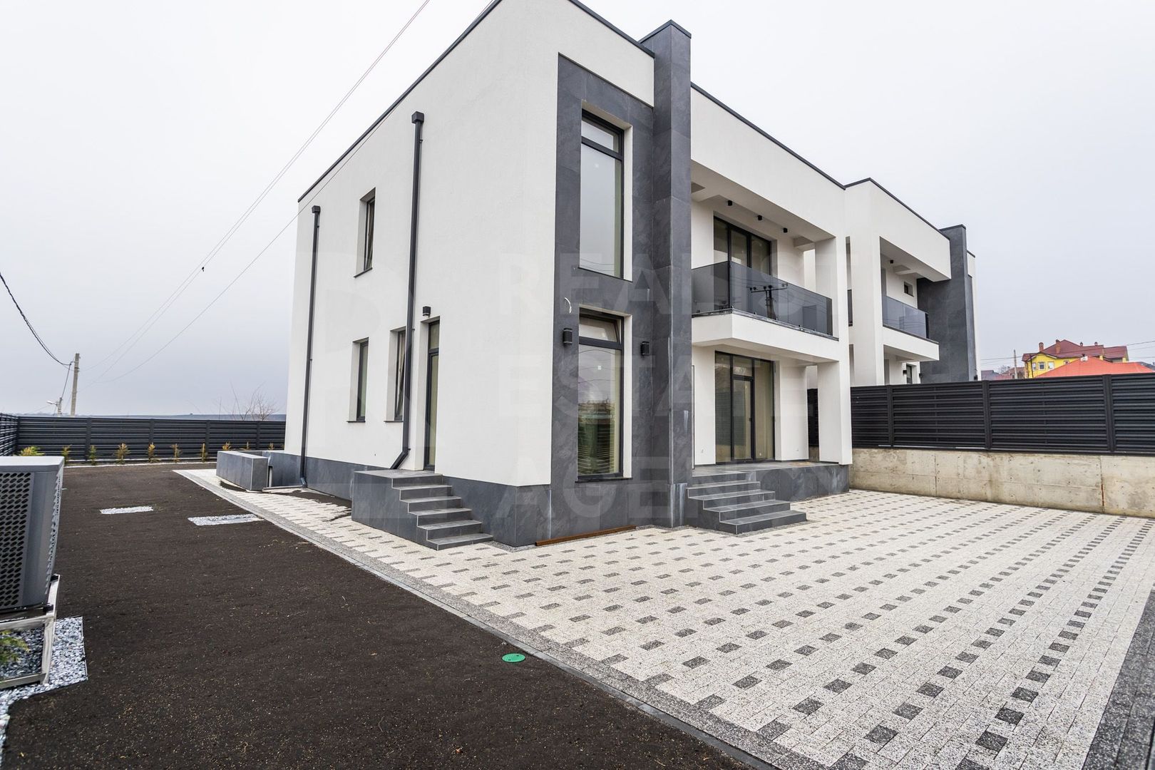 Vânzare, casă, 2 nivele, str. Mihai Eminescu, Cruzești - Poză 2