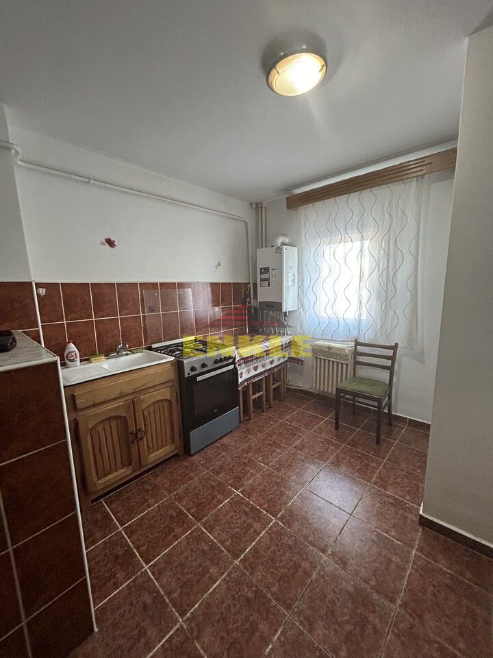 De inchiriat apartament 2 camere, zona Capat 1. Pret 250€ - Poză 5