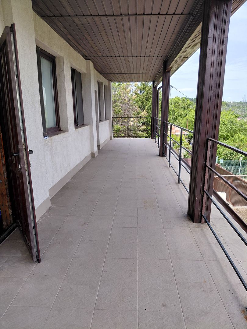 Casa P+1 zona Traian cu vedere la Brates - Poză 13