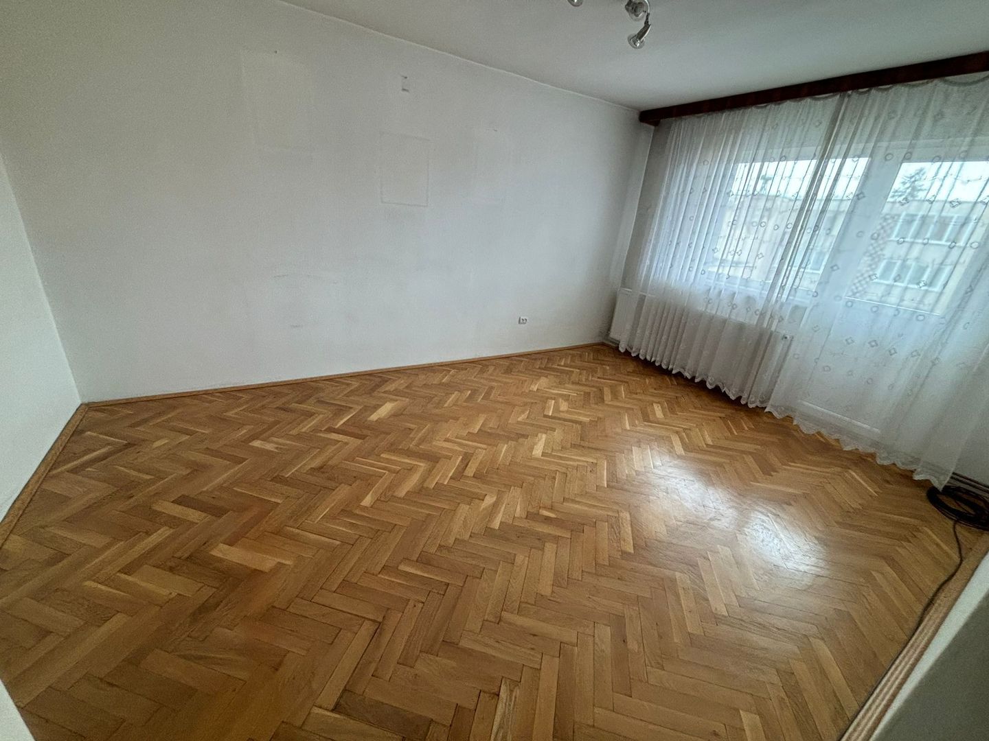 APARTAMENT CU 4 CAMERE ZONA DÂMBU CU 90mp - Poză 6
