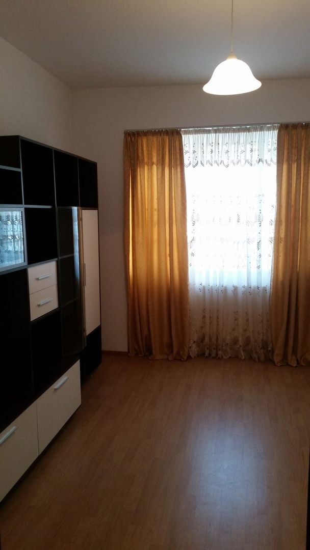 Garsoniera renovata, baie proprie, mobilata - Micro 40, langa Mall - Poză 3