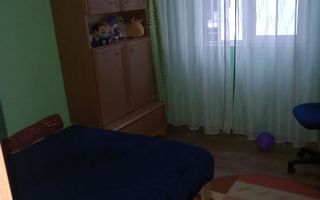 De închiriat apartament 3 camere - Poză 7