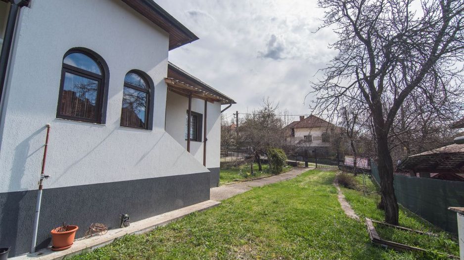 Casa cu 3 camere renovata - Poză 24