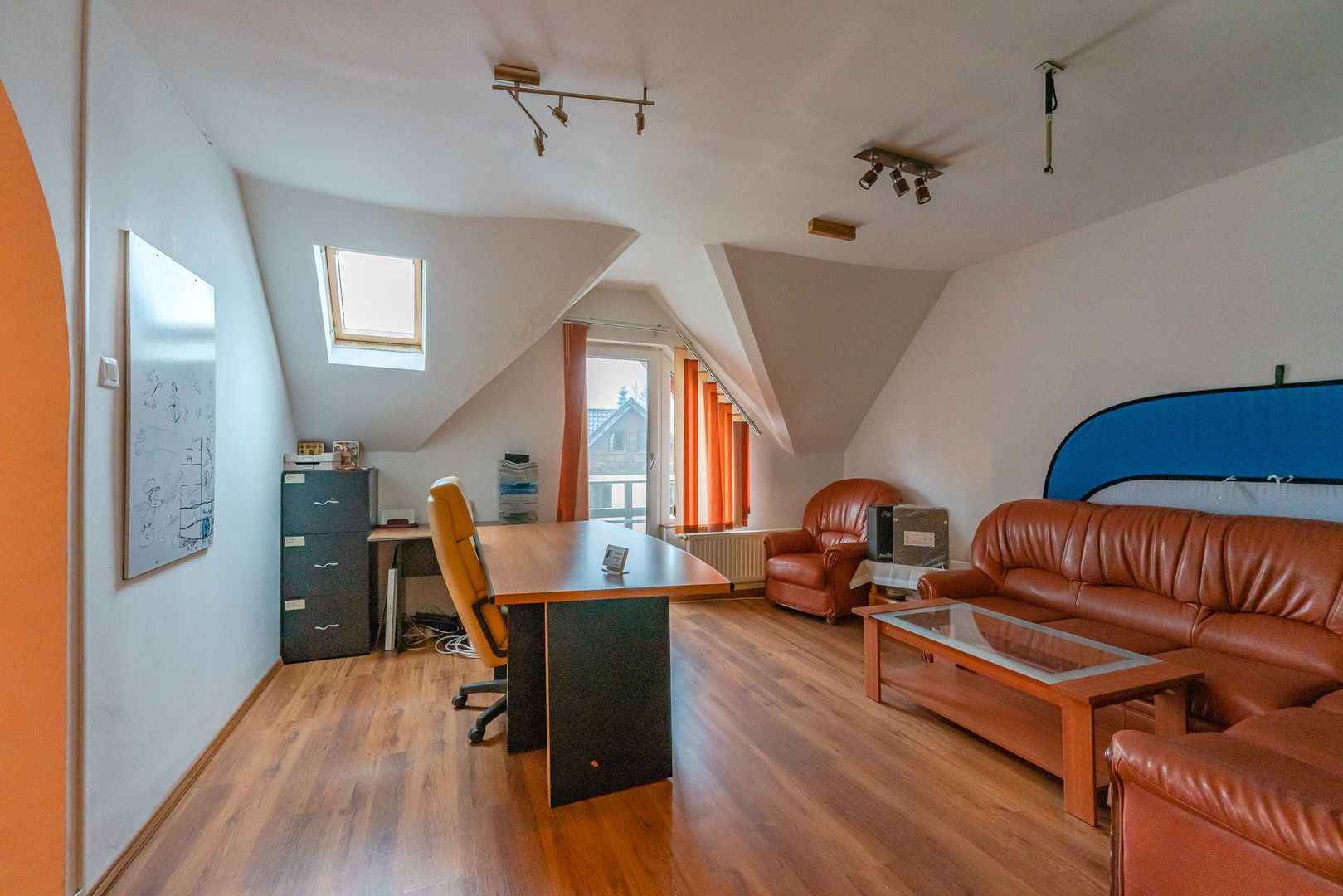 Ansamblu imobiliar compus din 2 proprietati si 700 mp teren - Poză 24