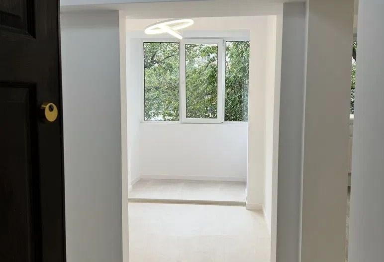 AP. 2 CAMERE - BLOC REABILITAT, BUCATARIE INCHISA, METROU 5 MIN - Poză 5