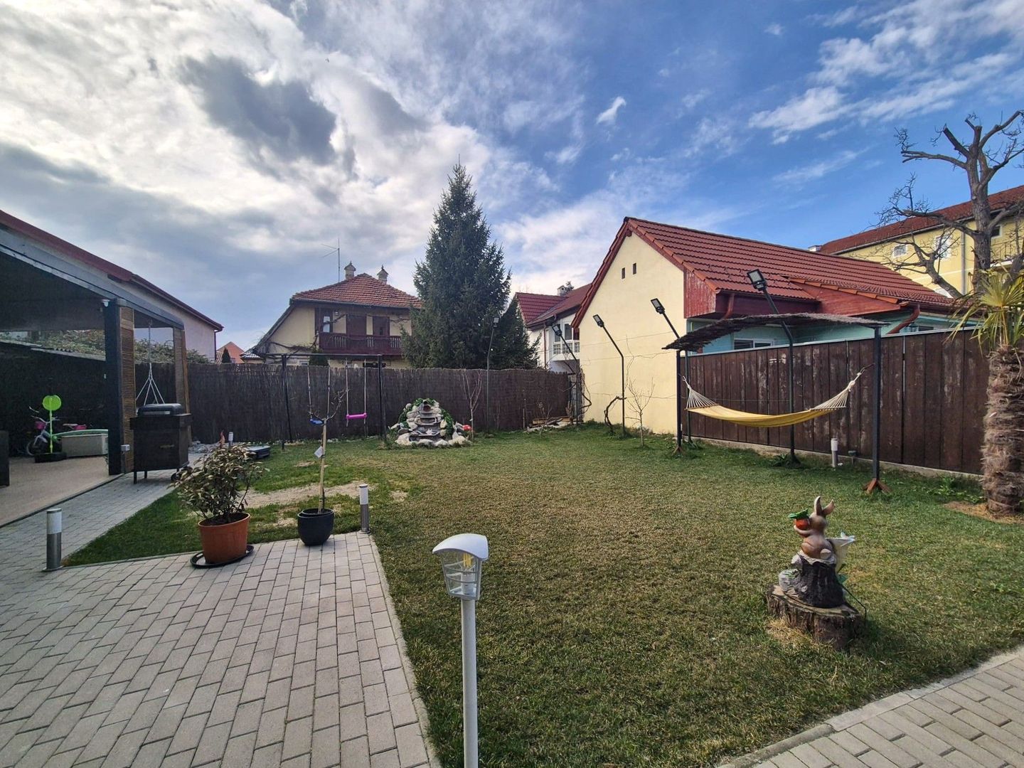 Piața de Miercuri, casă singură în curte, renovată 2025 - Poză 1