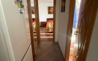 Tudor Vladimirescu str Tepes Voda - decomandat- an 1978 - mobilat - Poză 3