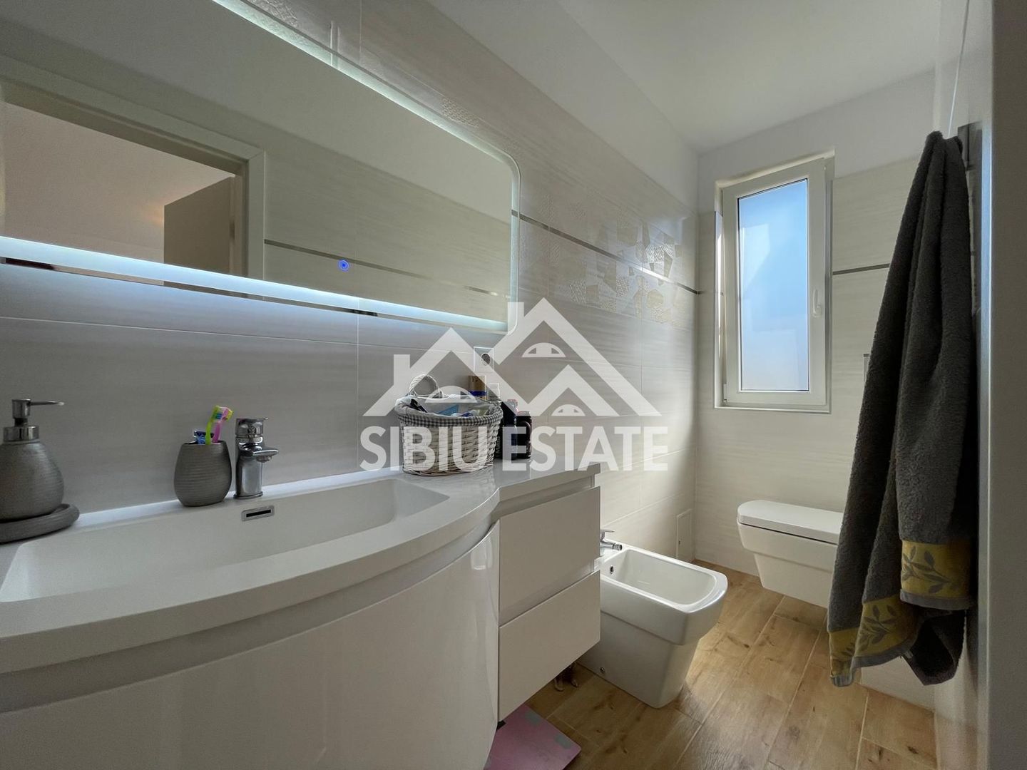 Casa cvadruplex de vanzare 4 camere, 2 locuri de parcare - Poză 26