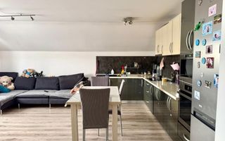 Apartament spatios de vanzare 3 camere Victoriei - Poză 2