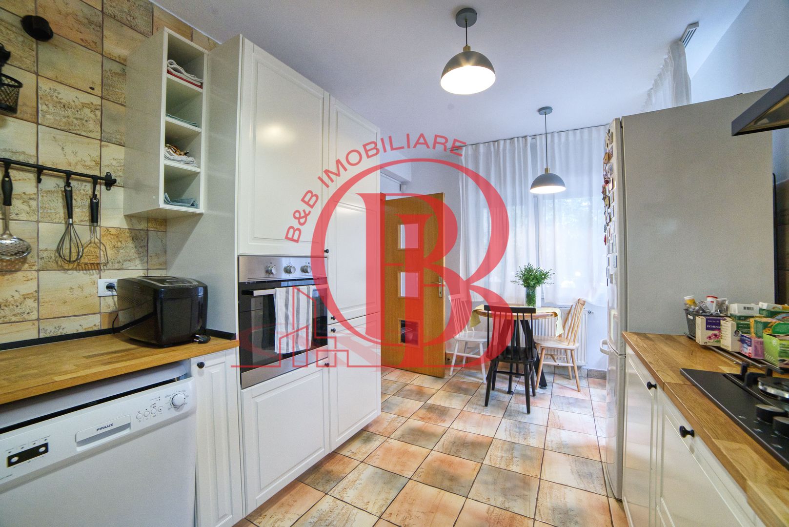 Casa complet mobilata 5 camere 3 bai curte generoasa - Poză 10