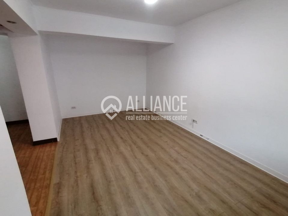 CENTRU - Birou pe Bdul Mamaia-Capitol - Poză 3