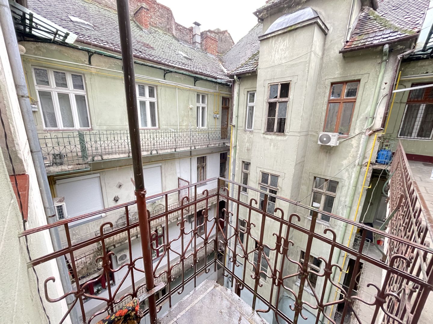 Apartament in zona centrala - Poză 2