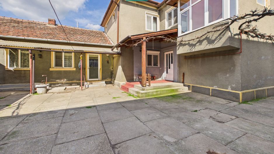 Casă cu 7 camere, ideală pentru familie, Grădiște - Poză 9