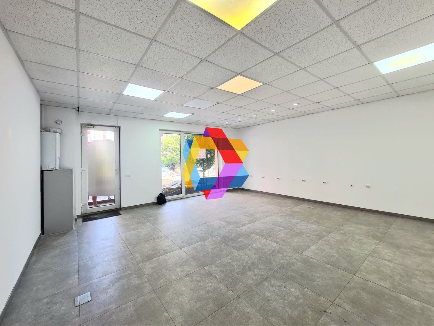 Spatiu comercial cu vad de închiriat Urban Coresi Brasov - 47 mp  # plus-imo.ro - Poză 1