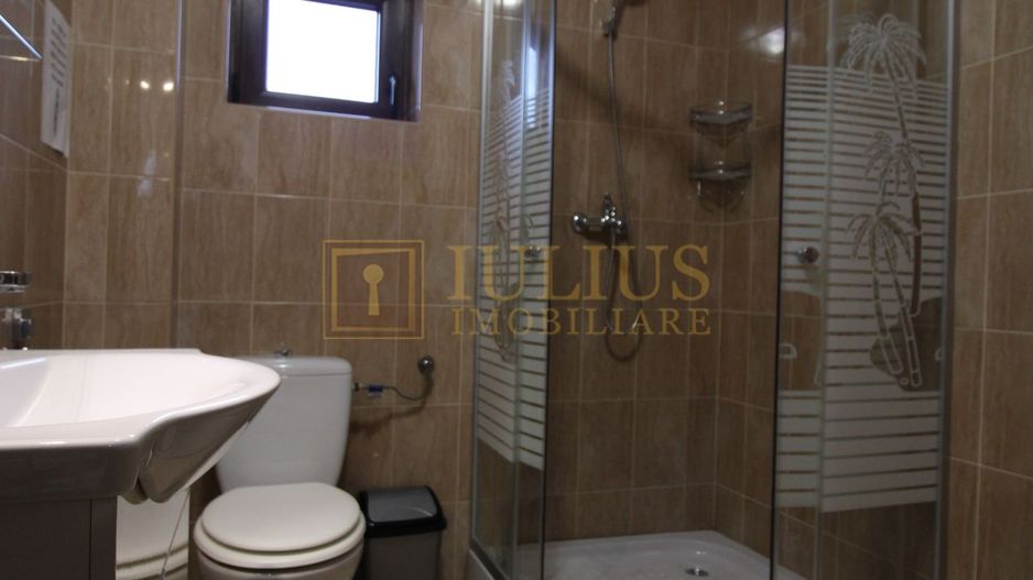 8 incaperi, 2 bai, centrala proprie, 3 locuri de parcare; Lipovei. - Poză 9