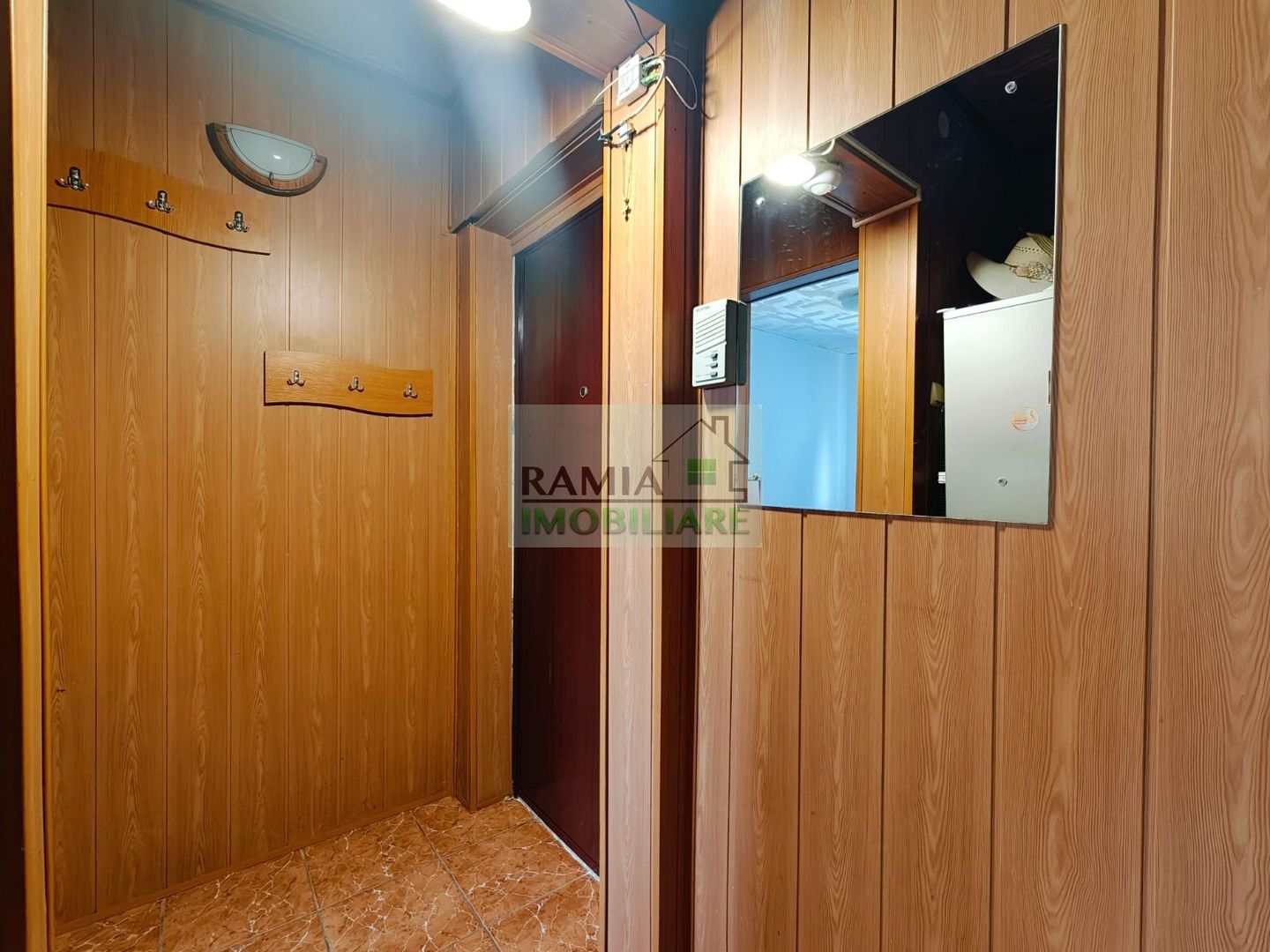 Apartament 3 camere, Cartierul Florilor, Boxă și parcare - Poză 15