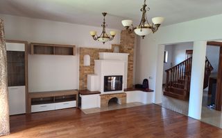 Casa deosebită în Europa – stil clasic, terase și grădină amenajata - Poză 1