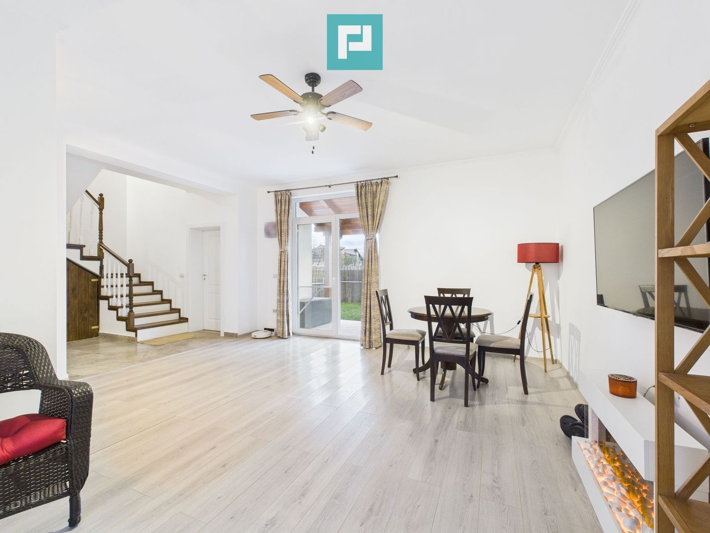 Casă cu 4 camere în Dumbrăvița, langă pădure - Poză 7