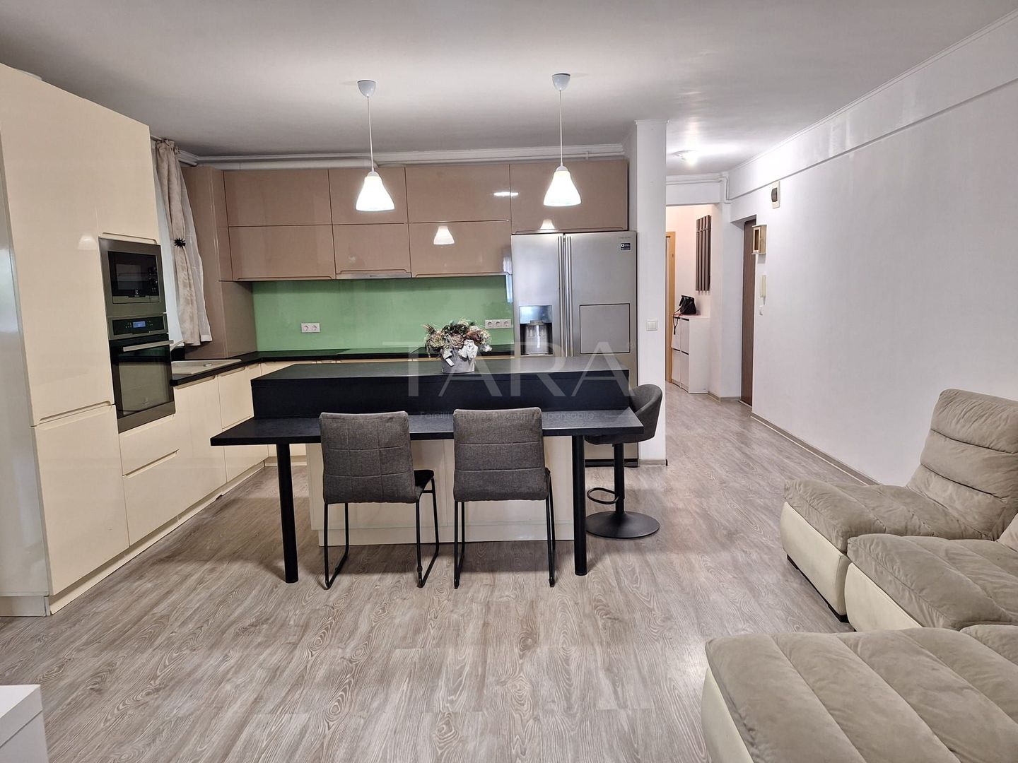 Apartament cu 4 Camere, Europa,  Parcare Subterană. - Poză 2
