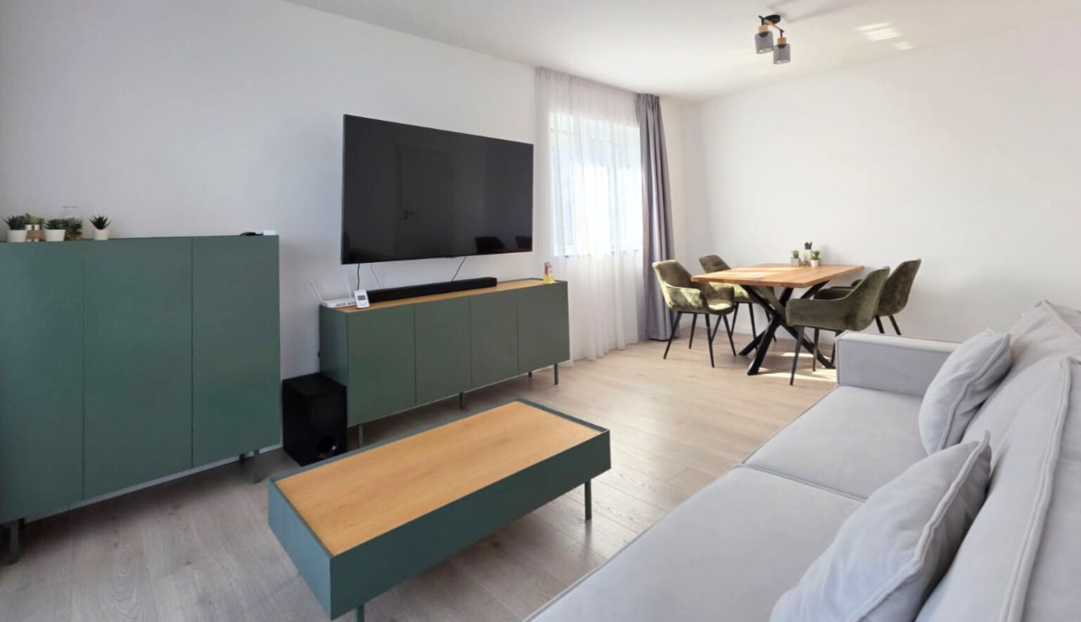 Apartament 3 camere de închiriat vedere spectaculoasă spre Tâmpa Qualis Coresi - Poză 2