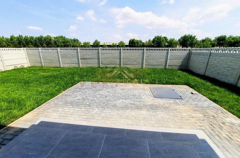 Casa cu panouri fotovoltaice - comuna Berceni - Poză 5