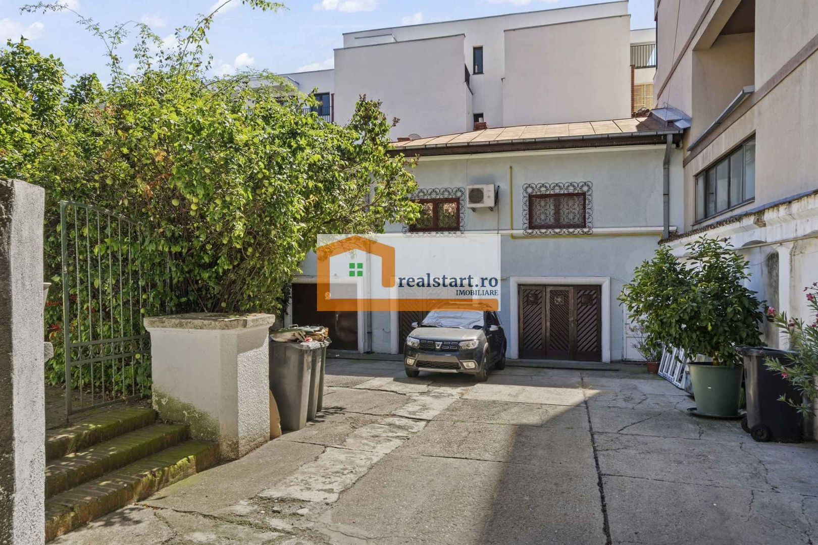 Langa Metrou, curte proprie 200mp, Garaj, 3 camere, centrala, pet friendly - Poză 18