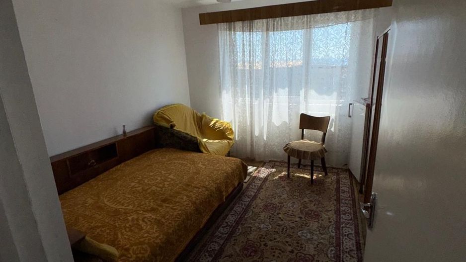 vand apartament 3 camere zona zona Stomatologie, decomandat - Poză 1