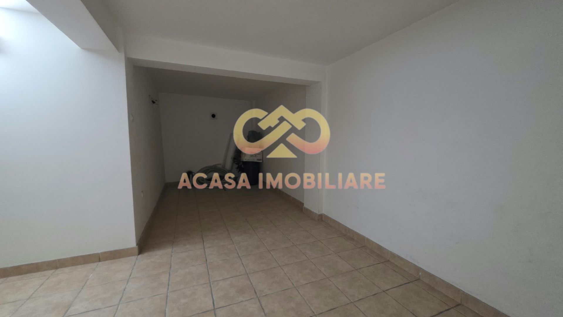 VILĂ SPAȚIOASĂ ÎN TĂTĂRAȘI | 450 MP | CURTE 400 MP - Poză 18