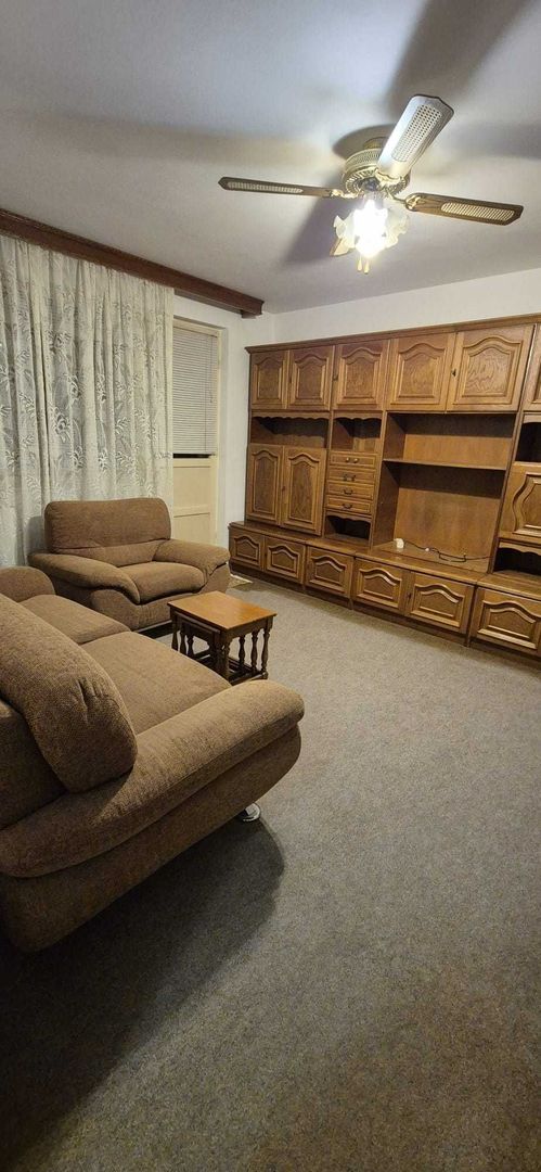 APARTAMENT 3 CAMERE SPATIOS ZONA FAVORIT - Poză 1