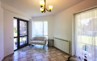 DE INCHIRIAT VILA CU 8 CAMERE, PISCINA SI GRADINA DE 1000MP IN PIPERA - Poză 15