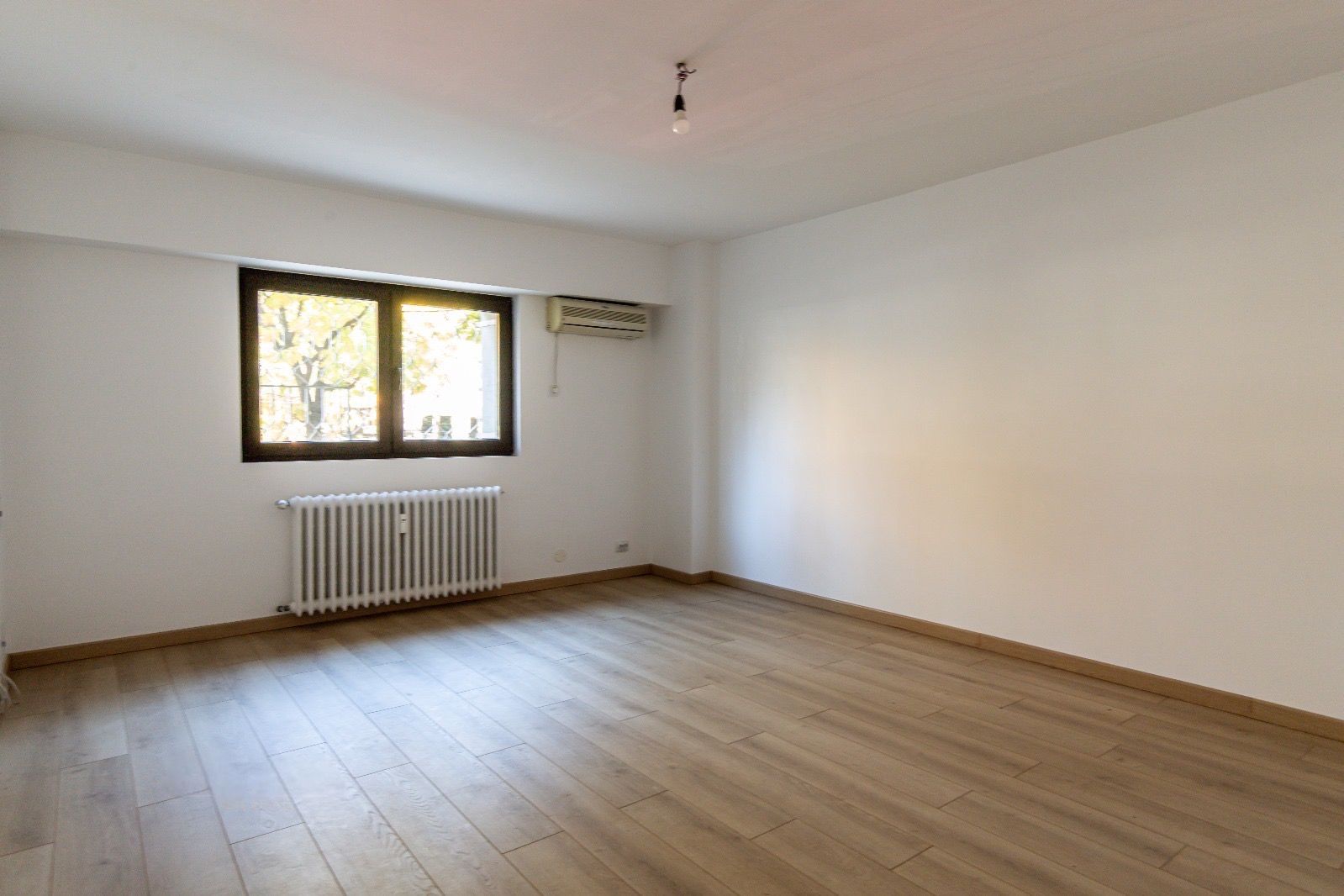 Închiriere apartament 3 camere, 85mp | 1 minut de metrou - Poză 5