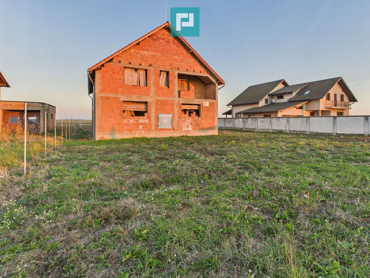 Proprietate impresionantă între Curtici și Macea - Poză 2