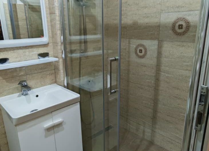 Garsoniera zona Tractorul ,bloc de apartamente - Poză 3