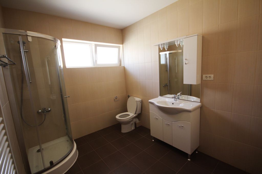 Vila spatioasa  nemobilata zona Elisabetin - Poză 9