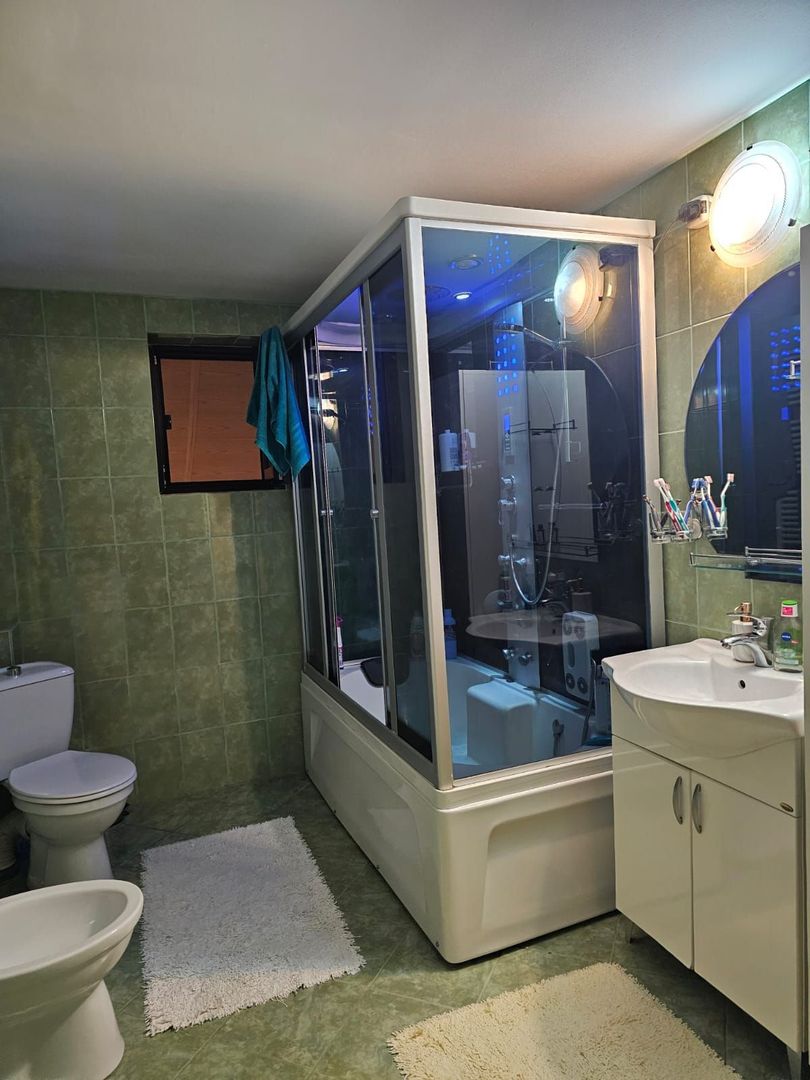 Casa- Str Tismana, zona Spitalul nr 1 - Poză 19