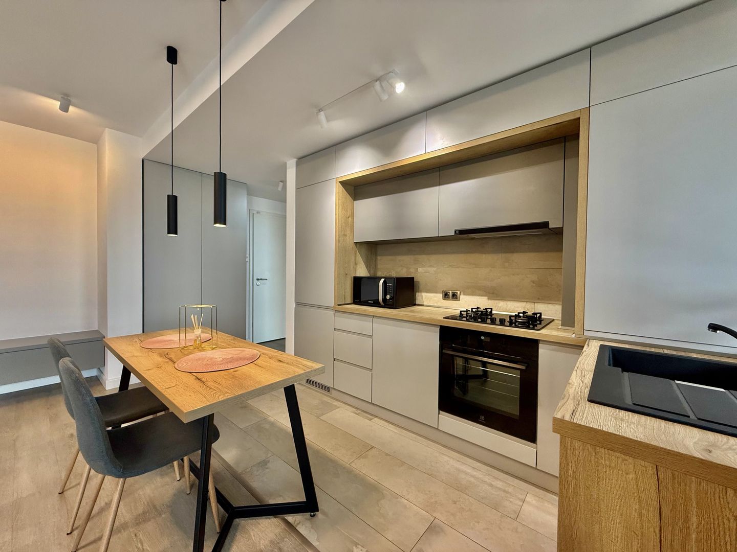Apartament 2 camere, priveliște deosebită – Complex Kasper, Coresi - Poză 1